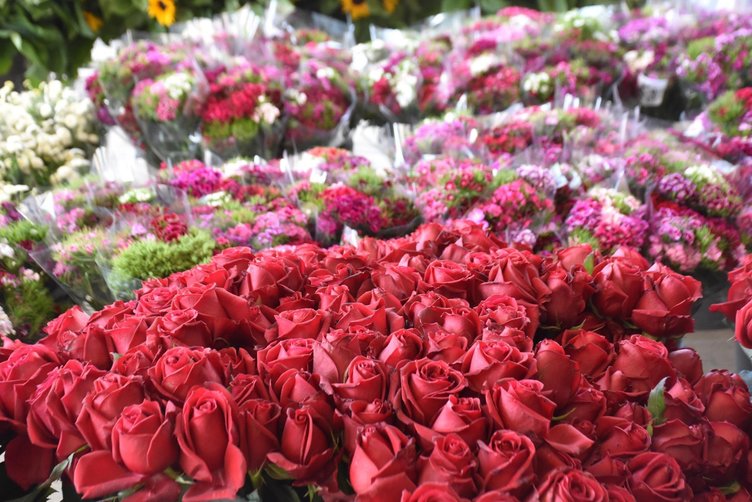 İzmir’de ’Sevgililer Günü’ bereketi! 1 milyon adet çiçek mezada giriyor