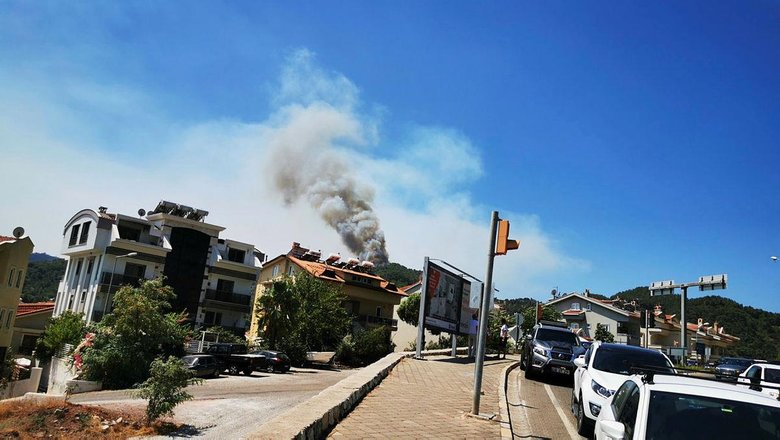 Marmaris - Datça yolu kapandı! Yangın sebebiyle geçişe izin verilmiyor