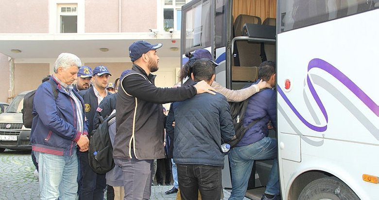 İzmir merkezli FETÖ’nün TSK yapılanmasına yönelik operasyonda gözaltı sayısı 118’e yükseldi