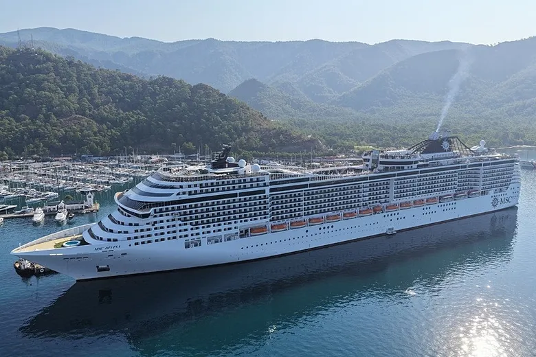 Dev kruvaziyer Marmaris’te! MSC Divina ile binlerce turist geldi