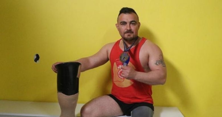 Şampiyonluk ödülünü afetzedelere bağışladı