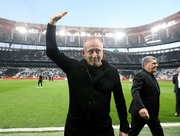 yeni-sezonda-yollar-ayriliyor-besiktasta-yaprak-dokumu-1778135912595.png