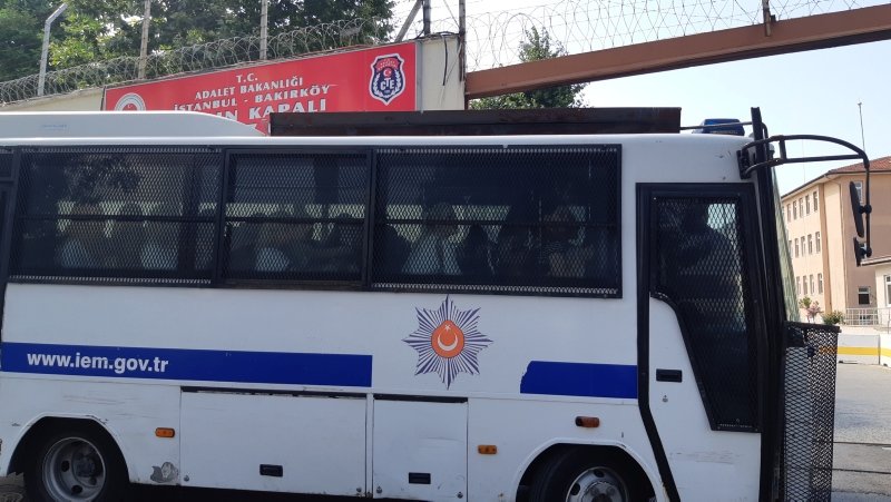 Adnan Oktar soruşturması: Tutuklanan kadınlar Bakırköy Cezaevi’ne getirildi