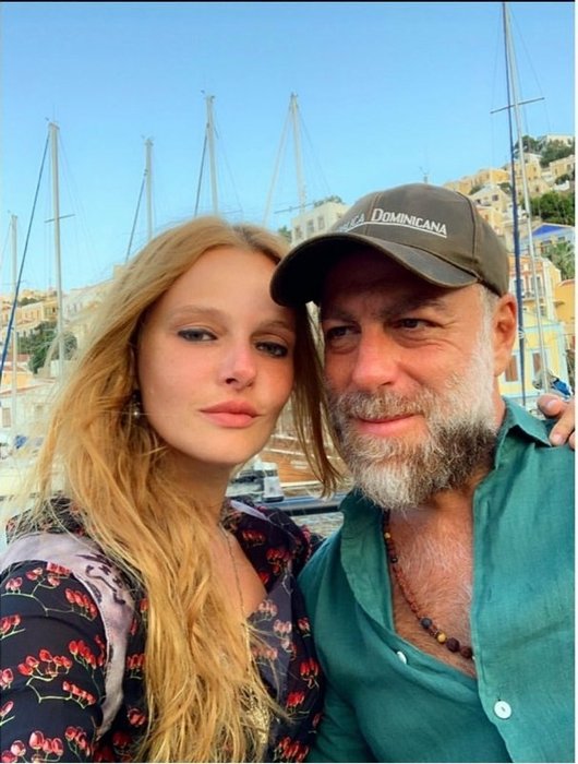 O sorular karşısında Naz Elmas sustu, annesi tepki gösterdi