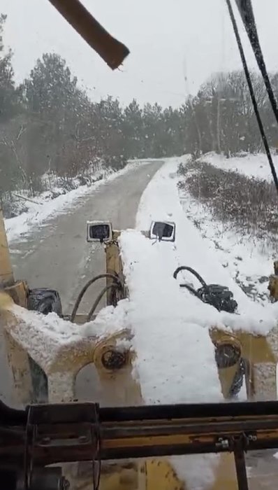 Çanakkale’de karla mücadele! Kapanan 20 köy yolu için çalışmalar sürüyor