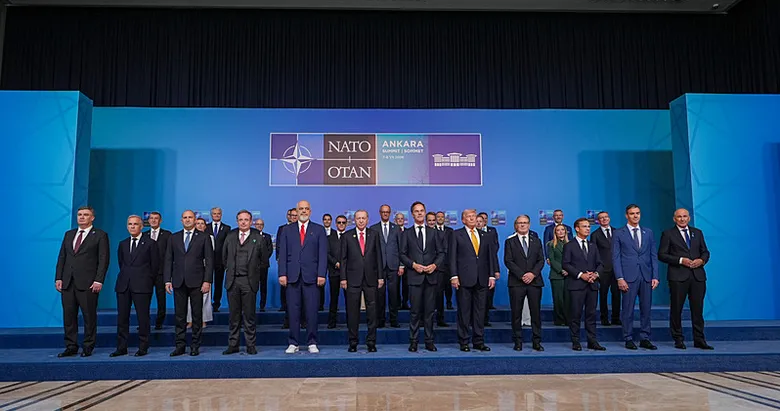 36. NATO Zirvesi’nde aile fotoğrafı çekildi!