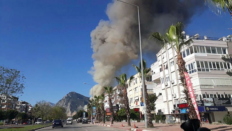 Antalya’da büyük yangın!