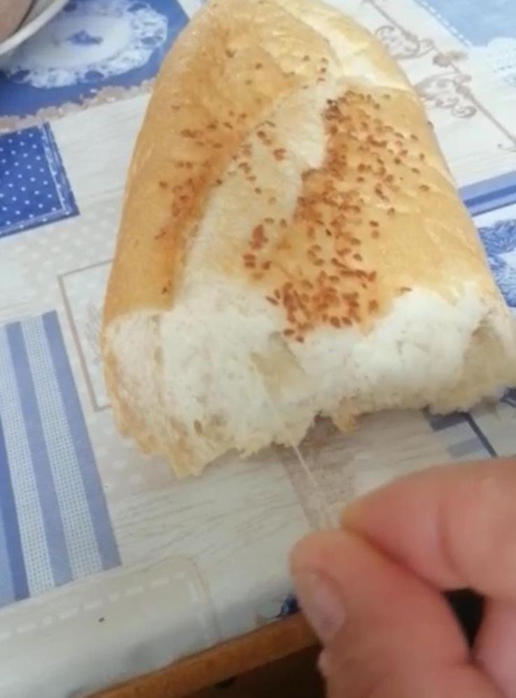 Afyonkarahisar’da ekmeğin içinden bakın ne çıktı