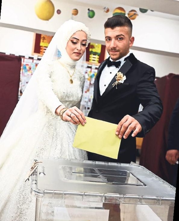 Sandık başından renkli ve ilginç seçim manzaraları