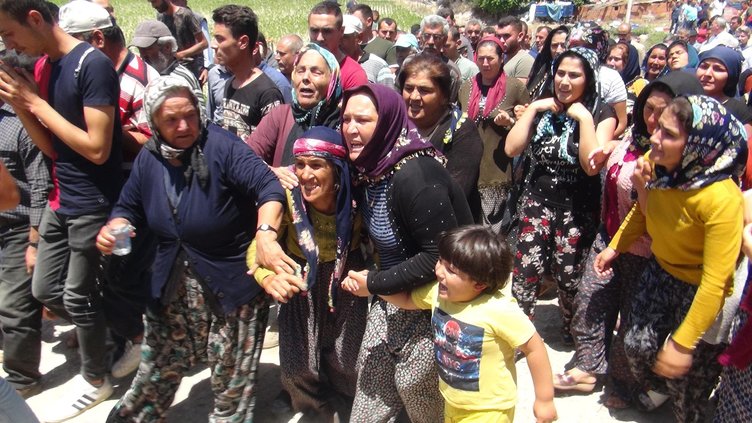 İzmir’de yıldırım düşmesi sonucu ölen baba-kıza yürek yakan veda