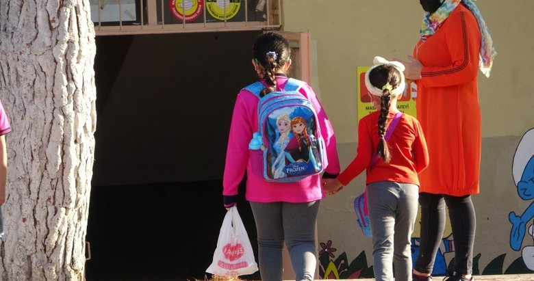 Okullar saat kaçta açılacak? MEB 9 Eylül Pazartesi okul açılış saatleri...