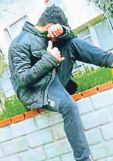 Öğretmeni uyardı, pencereden atladı!