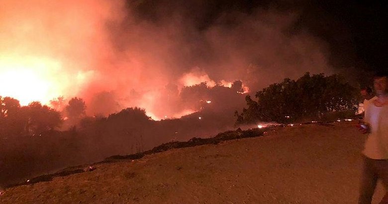 Çeşme’de korkutan yangın! 20 ev tahliye edildi