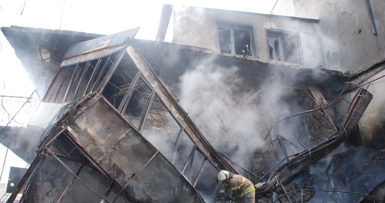 İzmir’de yangın dehşeti! Tüpten çıkan yangın, binayı kullanılamaz hale getirdi