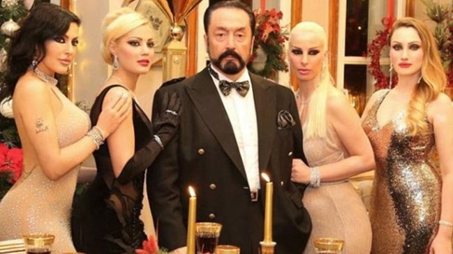 Adnan Oktar’ın kediciği Beril Koncagül ilk kez konuştu! Küfür, taciz, tecavüz...