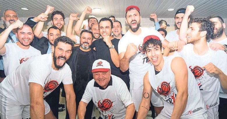 İzmirli antrenörden 4’üncü şampiyonluk