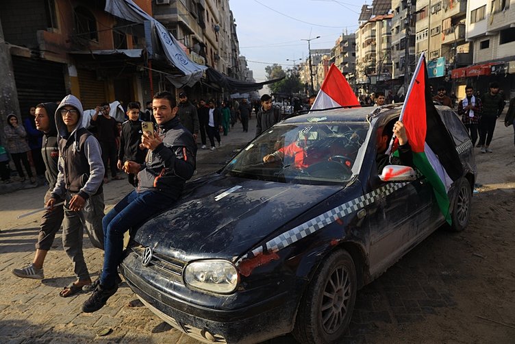 Ateşkesin ardından Gazze’de sevinç gösterileri