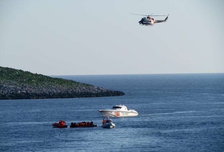 Çeşme açıklarında can pazarı! Lastik botun batması sonucu 3 sığınmacı öldü