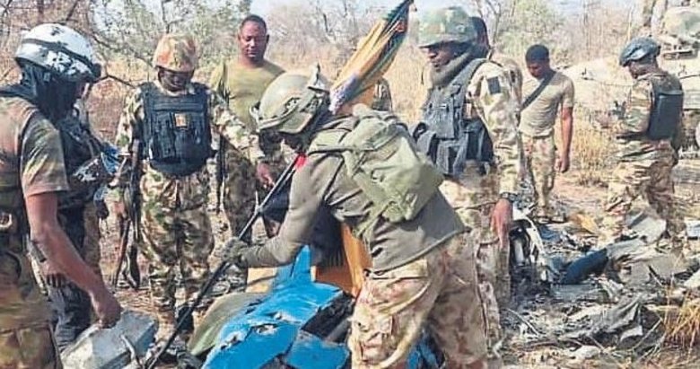 Askeri jetin enkazı Boko Haram kampında çıktı