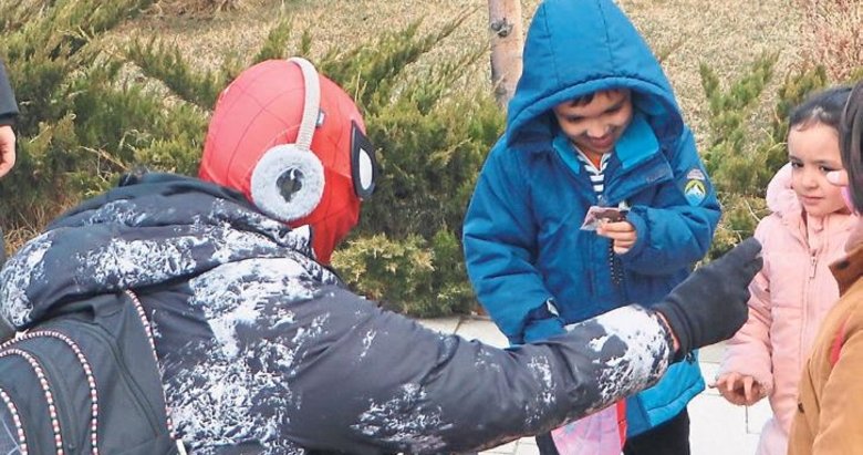 ‘İzmirli Örümcek Adam’ Erzurum’da