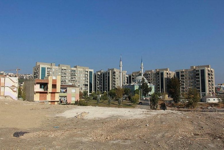 Karabağlar’da kentsel dönüşüm mağdurlarından Kılıçdaroğlu ve Soyer’e tepki: Verdikleri sözleri tutmadılar