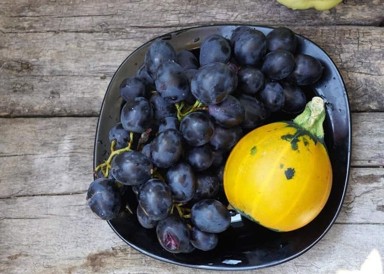 Kara üzümün vücuda öyle bir etkisi var ki... Öğrenince kilo kilo yiyeceksiniz
