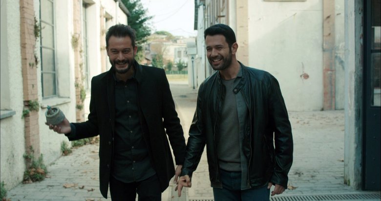 Kimse Bilmez’in yıldızları Keremcem ve Burak Serdar Şanal’dan Barış Manço şarkısı