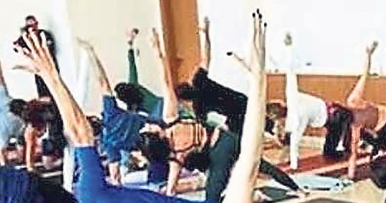 İzmir’de kadın mahkumlara yoga terapi