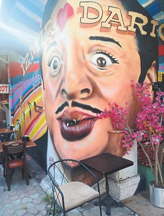 İzmir’in caddeleri bağlayan asansörü