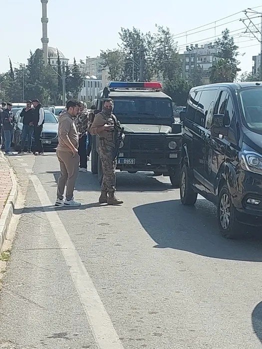 Son dakika: Kepez Kaymakamlığı binasında silah sesleri