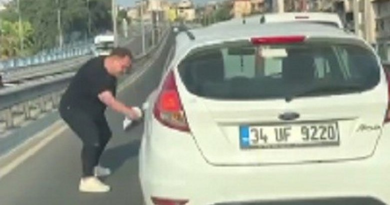 İzmir’de trafik magandası dehşeti! Kadın sürücünün yolunu kesip aynasını kırdı