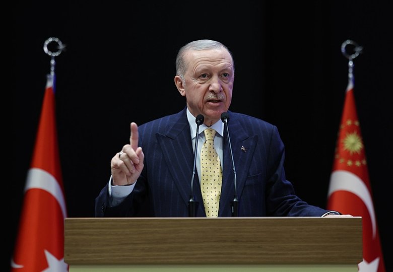 Başkan Erdoğan’dan Özgür Özel’e çok sert tepki: Ayaklarını denk al, haddini bileceksin