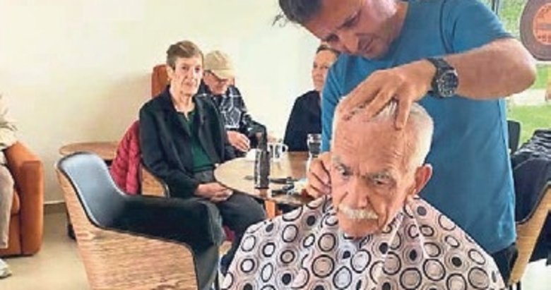 Alzheimer hastalarına gönüllü kuaför hizmet