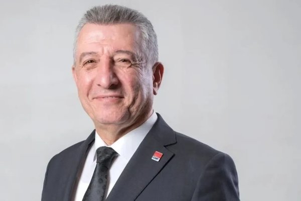 izmirde-guzelbahce-belediyesine-operasyon-baskani-mustafa-gunday-gozaltina-alindi-1779771240406.jpeg
