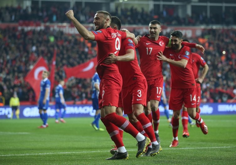 Mustafa Denizli, Türkiye-Arnavutluk maçını Yeni Asır’a değerlendirdi