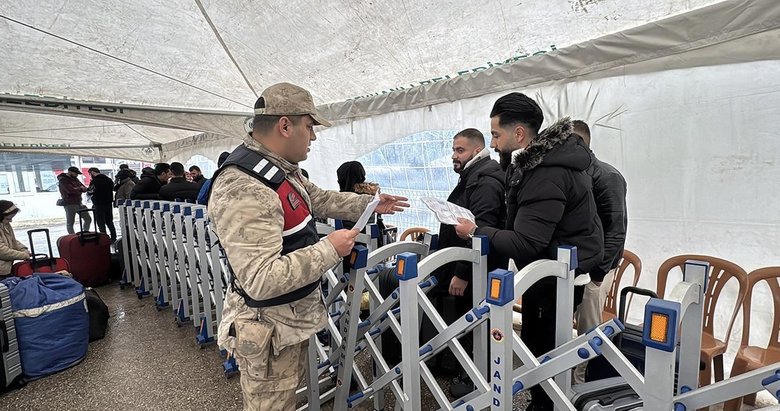 Suriyelilerin ülkelerine dönüşü sürüyor