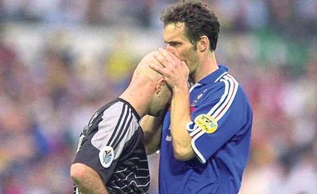 Futbolcu ve teknik direktör totemleri