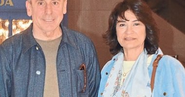 Eşi ile alışveriş turunda