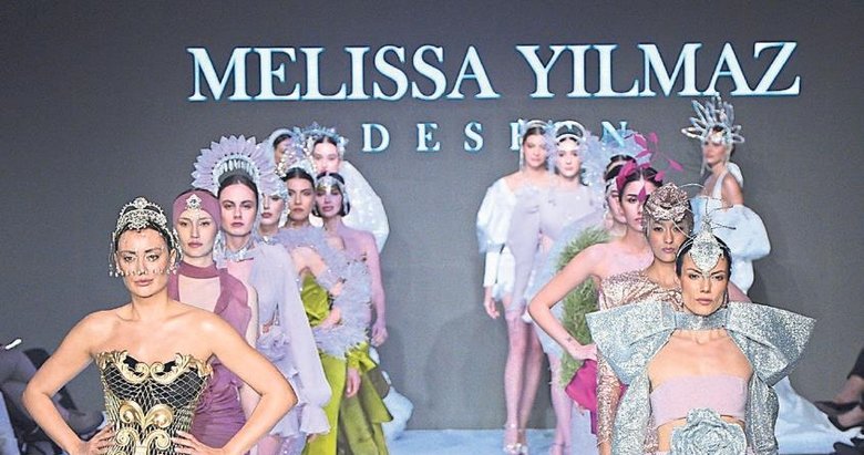 İzmir Moda Haftası’nda renkli başlangıç
