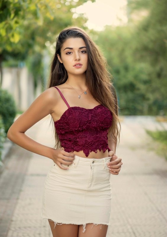 Hande Erçel'den 'bazlama surat' benzetmesine suç duyurusu