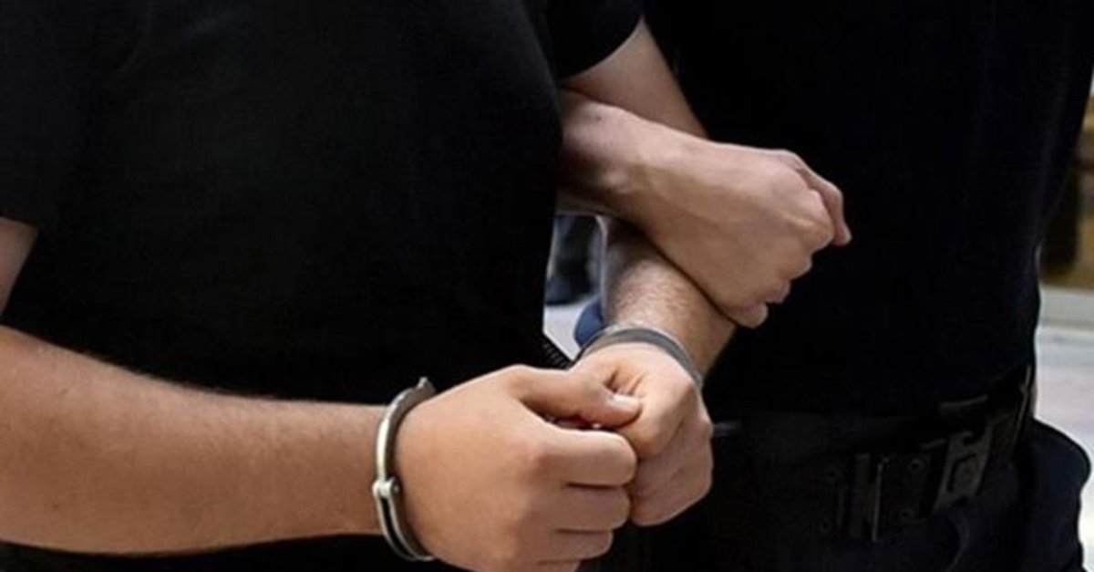 İzmir merkezli FETÖ operasyonu: 10 gözaltı