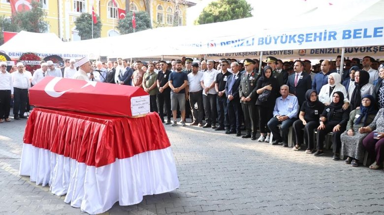 Şehit Uzm. Çavuş Özek, Denizli’de son yolculuğuna uğurlandı