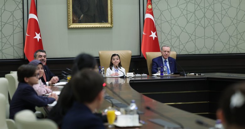Başkan Erdoğan Cumhurbaşkanlığı Külliyesi’nde çocukları kabul etti