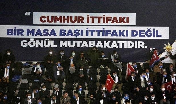 AK Parti’nin kongresine MHP geniş heyetle katıldı