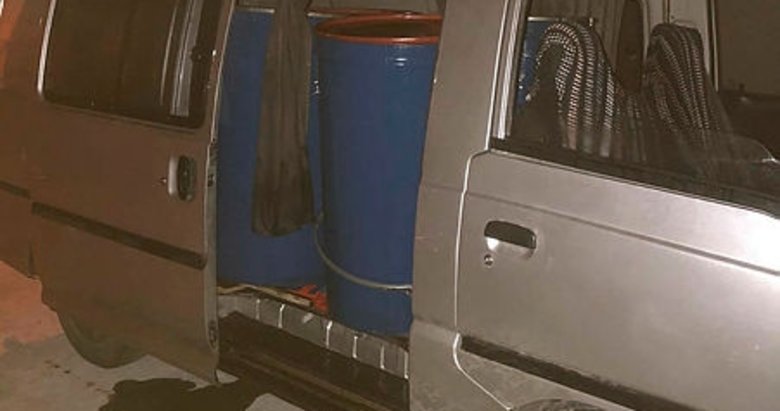 Akaryakıt istasyonundan 5 varil mazotla kaçtı