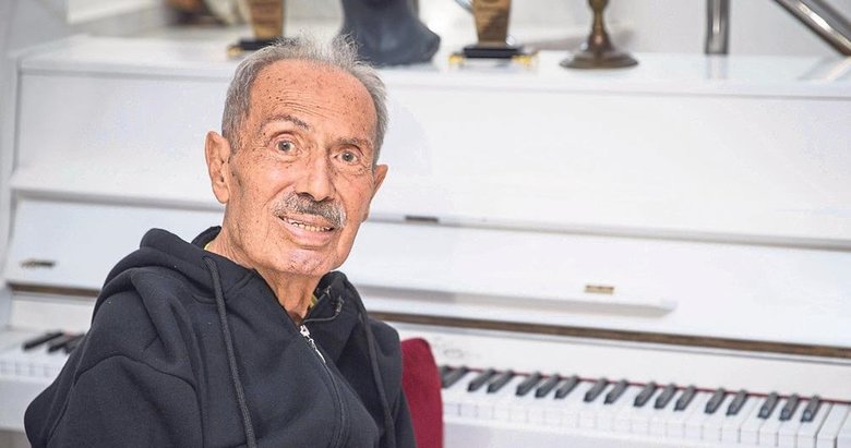 100 yaşında piyanosunun başında