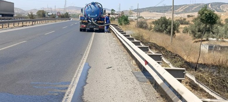 İzmir Aliağa’da söndürülmeden atılan sigara izmariti kuru otları tutuşturdu