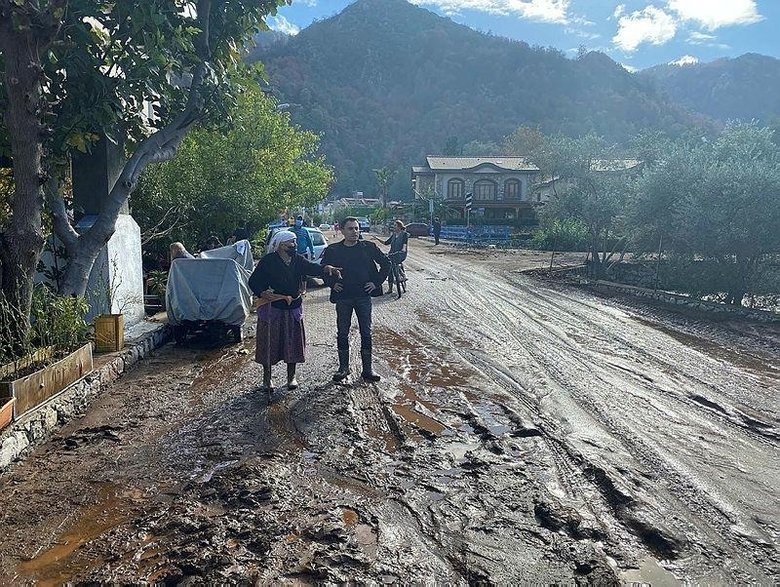 Marmaris’te selde zarar görenlerin yaraları sarılıyor