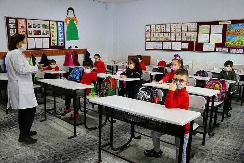 Adım adım kademeli normalleşme! Hangi işletmeler açılacak? Kısıtlamalar nasıl kalkacak?