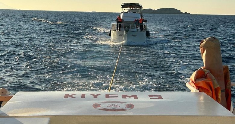 Fethiye açıklarında sürükleniyordu! O teknedeki 4 kişi kurtarıldı